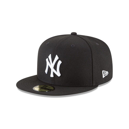 New Era New York Yankees Basic 59Fifty Fitted Cap Hat Black/White 11591127 (Size 7 1/2)