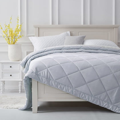 SunStyle Home Quilt Queen Gray Lightweight Comforter Reversible Bedspread for All Season Soft Cozy Quilted Blanket Down Alternative Bedding (90''x90'' Light Grey)