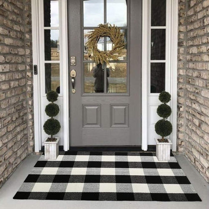 Buffalo Plaid Outdoor Rug, 27.5'' x 43'' Black and White Check Indoor/Outdoor Area Rugs, Layering Rug for Hello/Welcome Door Mat, Washable Cotton Woven Farmhouse Mat for Fall Front Porch Décor